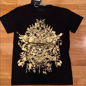 BALMAIN Men’s Black and Gold T-Shirt. NEW